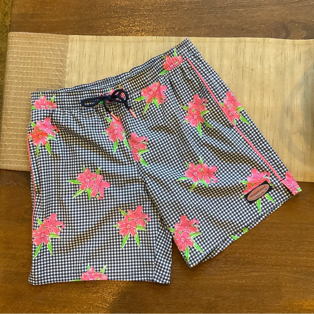 NWOT Vineyard Vines Men’s Gingham Hibiscus Chappy Swim Trunks